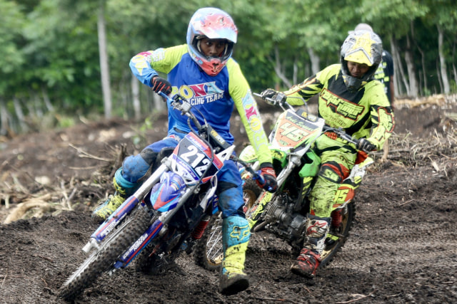 Foto: Aksi Pebalap Kejuaraan Nasional 'Grasstrack' di Sabang, Aceh (90091)