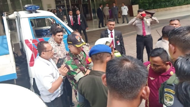 Polisi Temukan Undangan Pelantikan Jokowi di Mobil B 1 RI (92208)