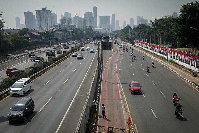 Suasana lalu lintas di Kawasan Gedung DPR, Jakarta, Senin (21/10/2019), Foto: Jamal Ramadhan/kumparan