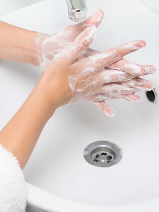 Gambar Tangan Cuci Tangan - Cara Cuci Tangan Yang Tepat - Dinas Kesehatan Provinsi DKI ... / Sabun cuci tangan memang secara efektif dapat membunuh kuman dengan cepat dan dapat menghilangkan minyak yang tersisa pada kulit.