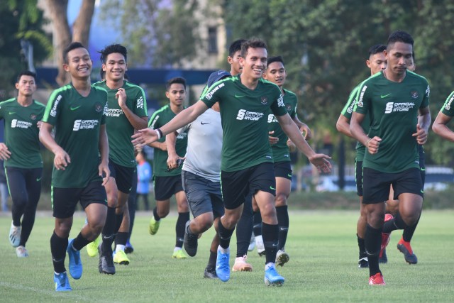 Pemain timnas Indonesia U-23 melakukan sesi latihan di Lapangan G, Komplek Gelora Bung Karno