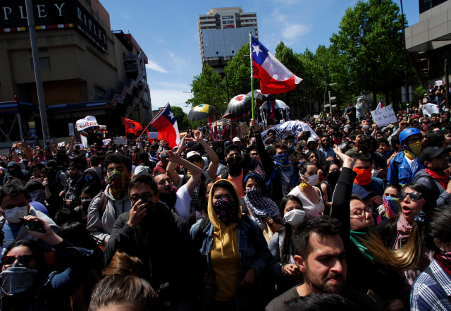 Warga Chile. Foto: REUTERS / Jose Luis Saavedra