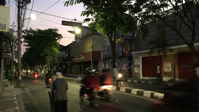 Ribuan burung layang-layang Asia berterbangan di langit Yogyakarta, Senin (21/10/2019). Foto: Arfiansyah Panji Purnandaru/kumparan