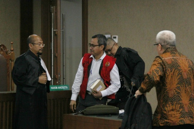 Eks Pengacara Tomy Winata Belum Minta Maaf ke Hakim yang Dipukulnya (122799)