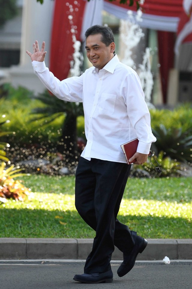 Menteri Perdagangan Agus Suparmanto tiba Kompleks Istana Kepresidenan di Jakarta, Selasa (22/10/2019).  Foto: ANTARA FOTO/Puspa Perwitasari