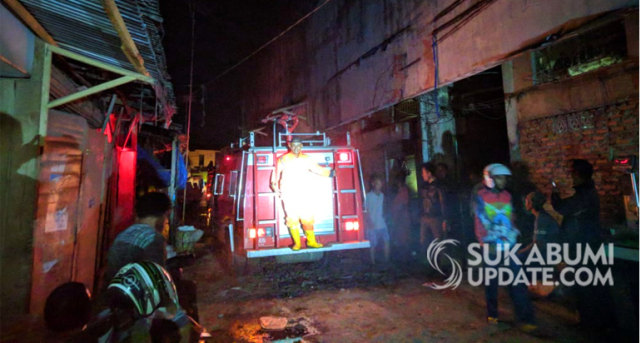 Kebakaran kios di Pasar Gudang, Jalan Tipar Gede Pasar Gudang RT 05/03 Kelurahan Tipar, Kecamatan Citamiang, Kota Sukabumi, Selasa (22/10/2019) sekitar pukul 18.30 WIB. | Sumber Foto:Oksa BC