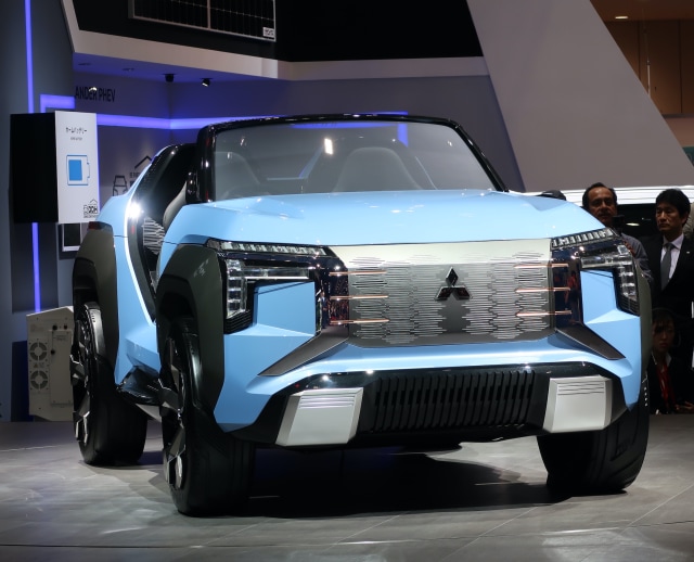 Bisa Tenggak Minyak Tanah, Kapan SUV Turbin Mitsubishi Mengaspal? (152666)