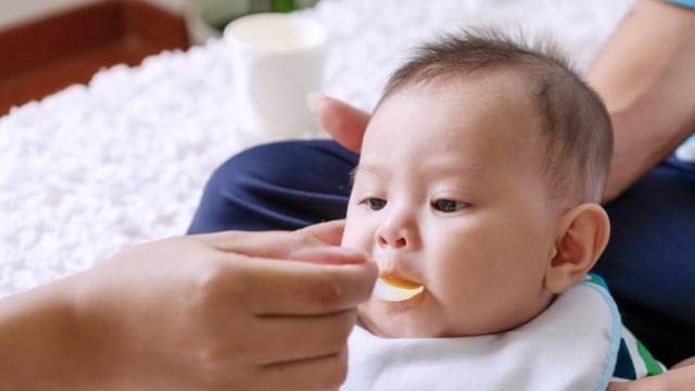 Tahap Perkembangan Bayi yang Perlu Dipahami saat Beri MPASI (37598)