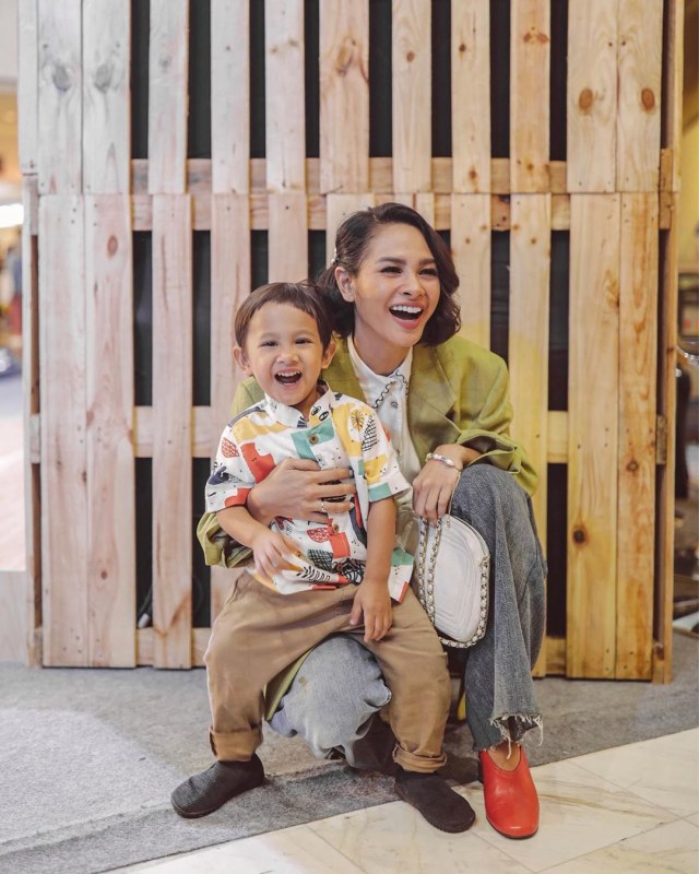 Andien dan putranya, Kawa Foto: Instagram @andienaisyah