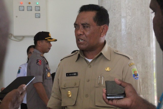 Bupati Kabupaten Kaimana, Drs. Matias Mairuma, foto: Arfat