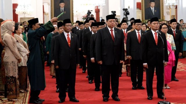 Pembacaan sumpah oleh jajaran menteri dalam rangkaian pelantikan Kabinet Indonesia Maju di Istana Merdeka, Jakarta, Rabu (23/10/2019).
 Foto: DOK. BPMI Setpres/Kris