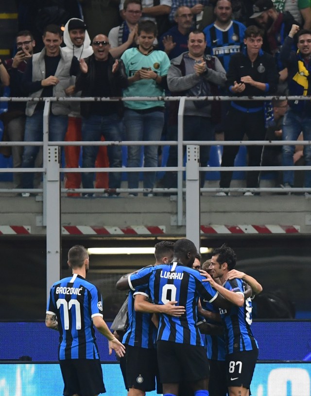 Pemain-pemain Inter Milan merayakan gol Lautaro Martinez ke gawang Dortmund.  Foto: AFP/Miguel Medina