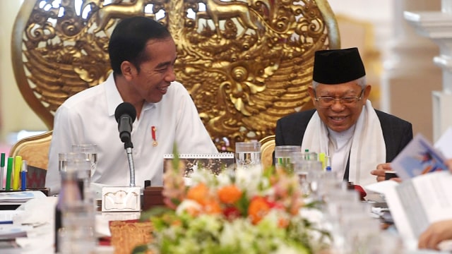 Presiden Joko Widodo dan Wakil Presiden Ma'ruf Amin saat sidang kabinet paripurna perdana di Istana Merdeka, Jakarta, Kamis (24/10/2019).  Foto: ANTARA FOTO/Akbar Nugroho Gumay