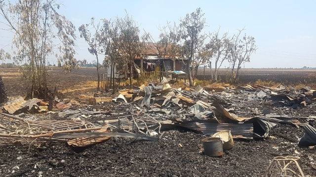Rumah seorang nenek di Desa Malintang, Kecamatan Gambut, Kabupaten Banjar lolos dari amukan api, Rabu (23/10/2019). Foto: istimewa