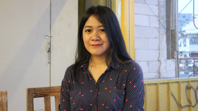 LIPSUS Mengobati Patah Hati, Ria Devina