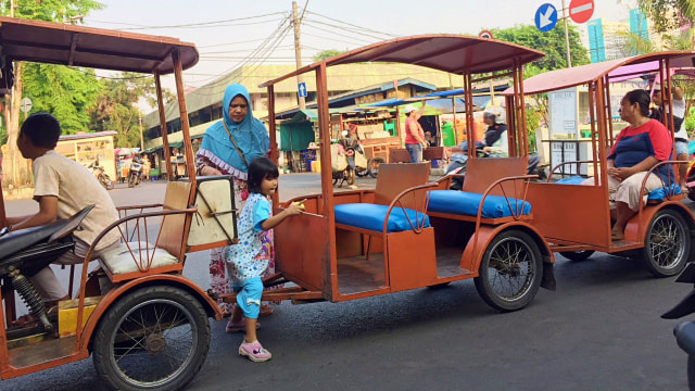 Odong-odong beroperasi di kawasan Cempaka Putih