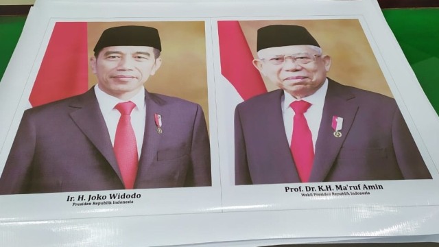 Foto Presiden Joko Widodo dan Wakil Presiden Ma'ruf Amin yang dicetak di Aceh. Foto: Zuhri Noviandi/kumparan