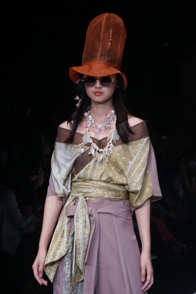 Konsep Eco Fashion dari Sumatra Utara Hiasi Jakarta Fashion Week 2020 (694660)