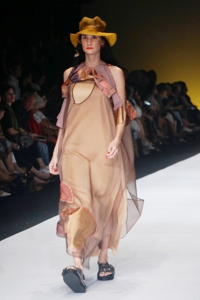 Konsep Eco Fashion dari Sumatra Utara Hiasi Jakarta Fashion Week 2020 (694657)