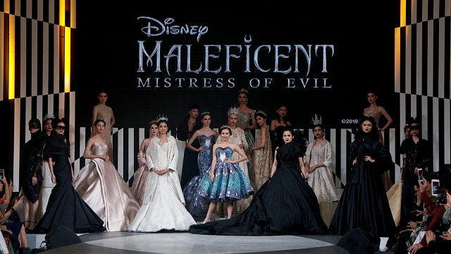 Disney's "Maleficent: Mistress of Evil" featuring Albert Yanuar, Andreas Odang, Imelda Kartini di Jakarta Fashion Week 2020, Jakarta, Kamis (24/10/2019). Foto: Fanny Kusumawardhani/kumparan