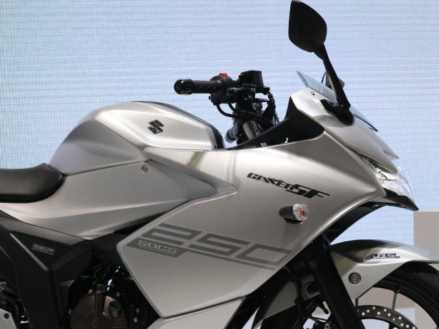 Tampilan samping Suzuki Gixxer SF 250. Foto: Ghulam M Nayazri/kumparan
