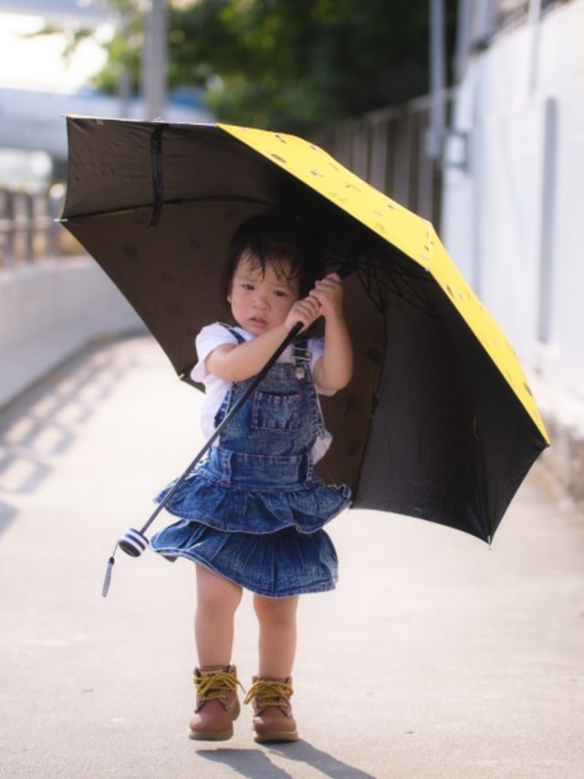 bayi dan anak balita butuh bantuan orang tua untuk hadapi cuaca panas Foto: Shutterstock