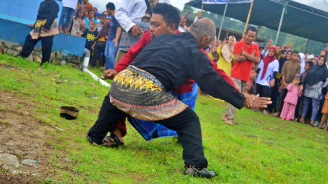 Langga merupakan seni bela diri tradisional Gorontalo yang diperkaya dengan budaya gerak. Jumat, (25/10). Foto : Dok Banthayo.id