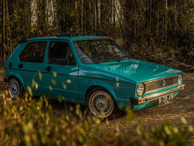 Merawat Volkswagen Golf Mk1 (1243501)