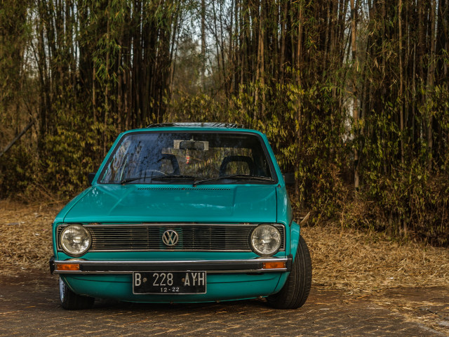 Merawat Volkswagen Golf Mk1 (1243504)
