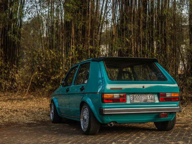 Merawat Volkswagen Golf Mk1 (1243505)