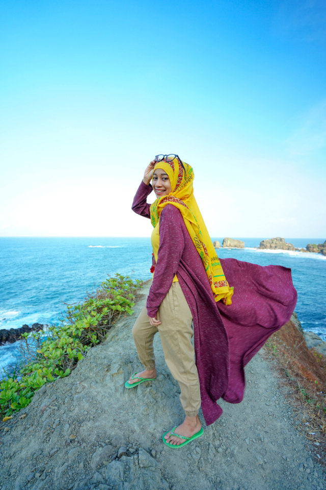 Ilustrasi traveler wanita Muslim bebas berekspresi (portrait) Foto: Shutter Stock
