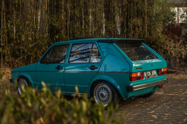 Merawat Volkswagen Golf Mk1 (1243506)