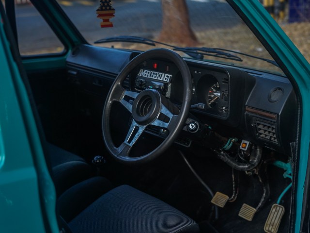 Merawat Volkswagen Golf Mk1 (1243512)