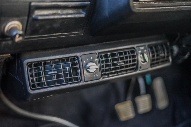 Merawat Volkswagen Golf Mk1 (1243515)