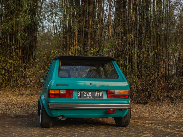 Merawat Volkswagen Golf Mk1 (1243507)
