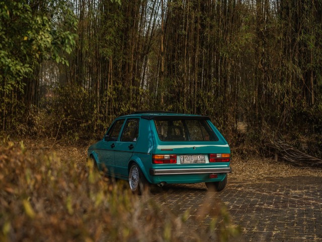 Merawat Volkswagen Golf Mk1 (1243502)