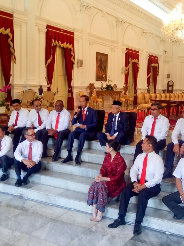 Presiden Jokowi kenalkan 12 wakil menteri. Foto: Fahrian Saleh/kumparan