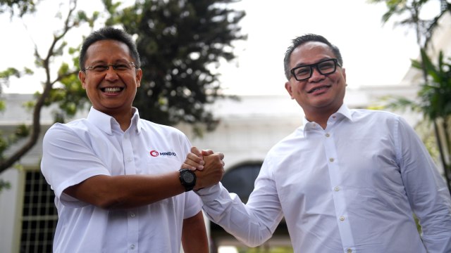 Calon Wakil Menteri BUMN Budi Gunadi Sadikin (kiri) dan Kartiko usai bertemu Presiden Joko Widodo di Kompleks Istana Kepresidenan, Jakarta, Jumat (25/10/2019). Foto: ANTARA FOTO/Akbar Nugroho Gumay