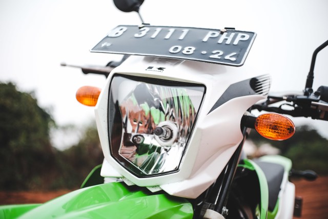 Headlamp Kawasaki KLX 230. Foto: Bangkit Jaya Putra/kumparan
