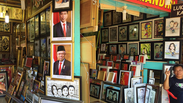 Foto dan Pigura Jokowi-Ma'ruf di Yogya Mulai Diburu Pembeli (320310)