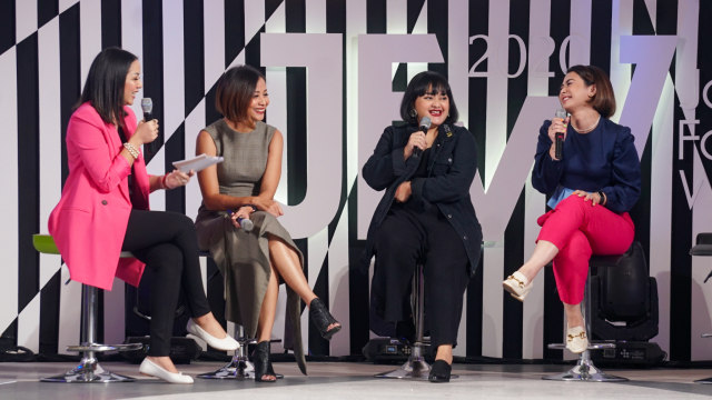 Andra Alodita, Lizzie Parra (tengah) dan Aliya Amitra (kanan) di acara TINKERLUST presents ”The New Wave of Fashion” Talkshow, di Jakarta Fashion Week 2020. Foto: Fanny Kusumawardhani/kumparan