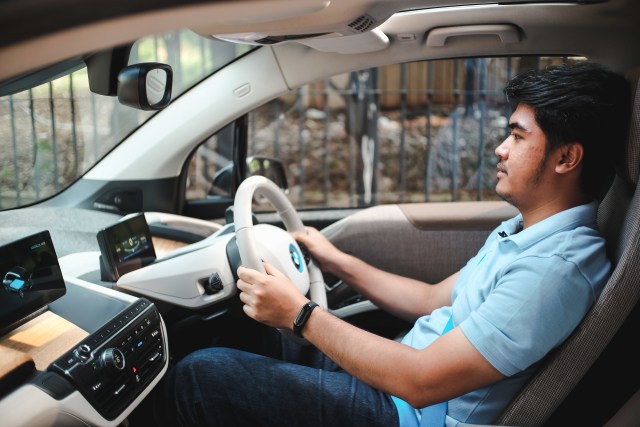 Pengalaman Berkendara dengan City Car Listrik BMW di Jakarta (142948)