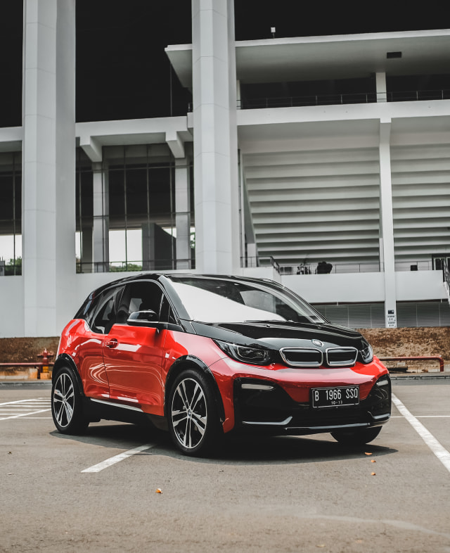 Pengalaman Berkendara dengan City Car Listrik BMW di Jakarta (142963)