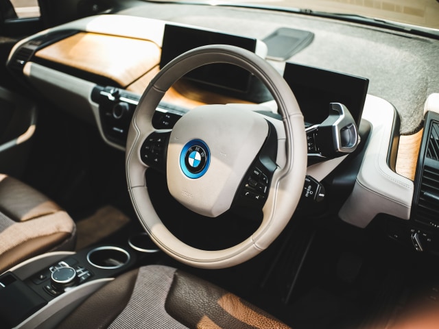 Pengalaman Berkendara dengan City Car Listrik BMW di Jakarta (142951)