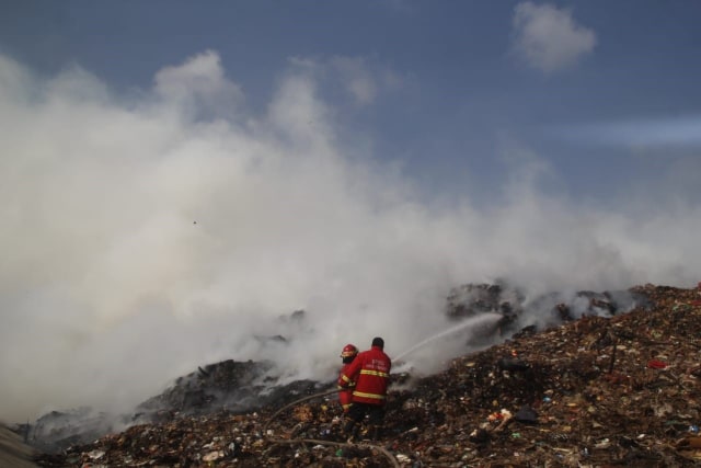 TPA Sampah Suwung di Denpasar Terbakar Lagi 