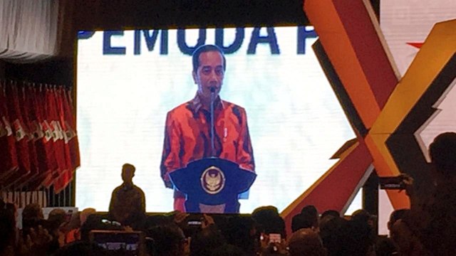 Presiden Jokowi berikan sambutan di Munas Besar Pemuda Pancasila, Sabtu (26/10/2019). Foto: Muhammad Lutfan Darmawan/kumparan