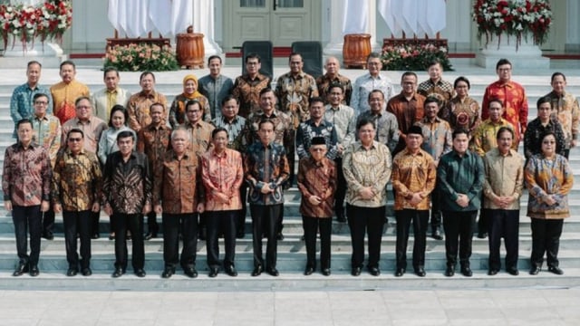 Foto susunan anggota kabinet Jokowi 2.0 (Foto, AP / Dita Alangkara)
