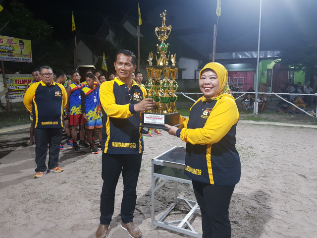 Pembukaan turnamen Bola Volly Putra HUT ke-55 DPD Partai Golkar Provinsi Kalimantan Tengah. (Foto: Joko Hardyono)