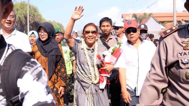 Foto Susi Pudjiastuti Pulang Kampung