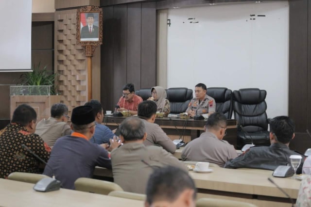 Forum Silaturahmi Tokoh Masyarakat di Ruang Rapat Bupati Tegal di Kantor Pemda, Jumat (25/10) lalu. (Foto: Dok. Pemkab Tegal)